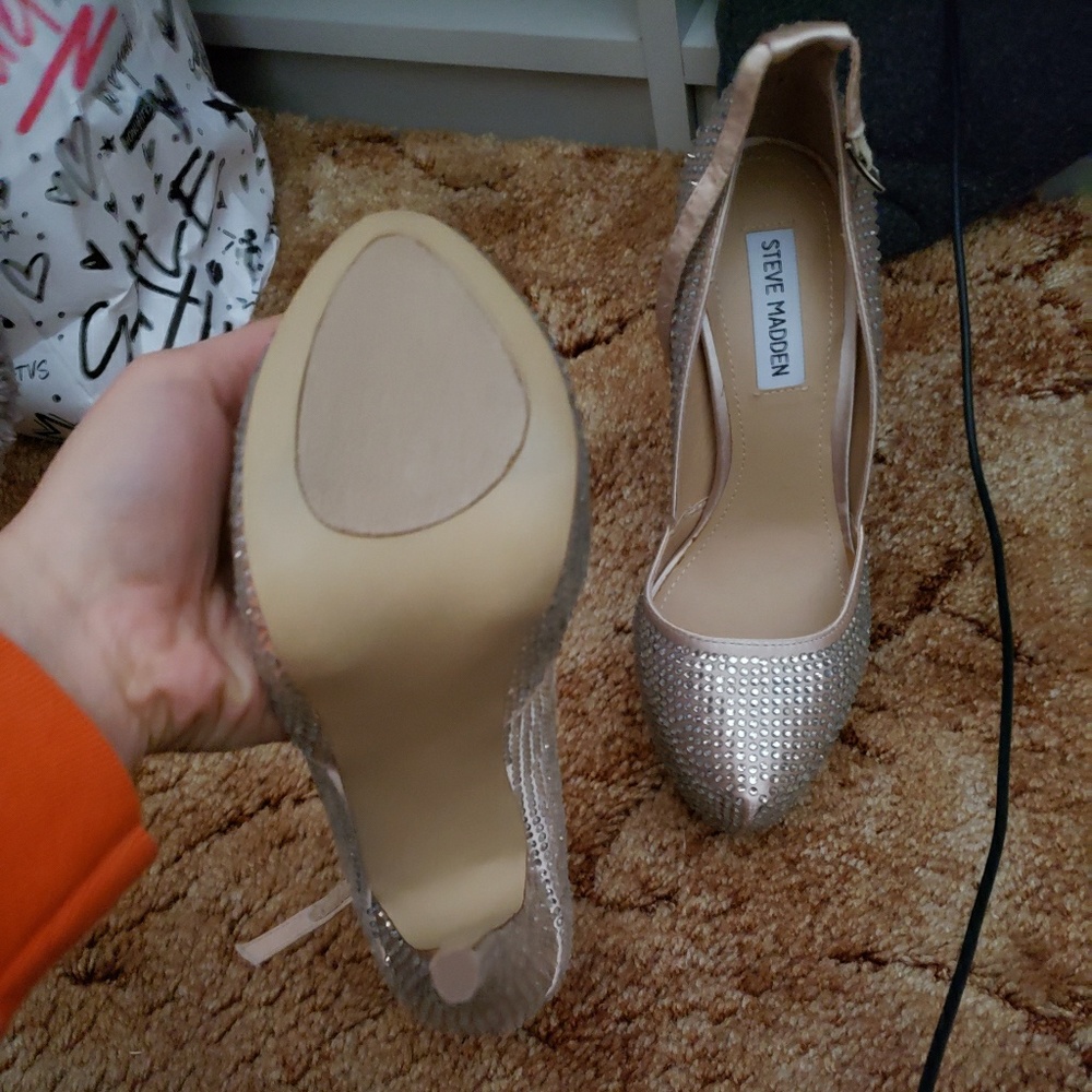 Heels - Picture 2 of 3